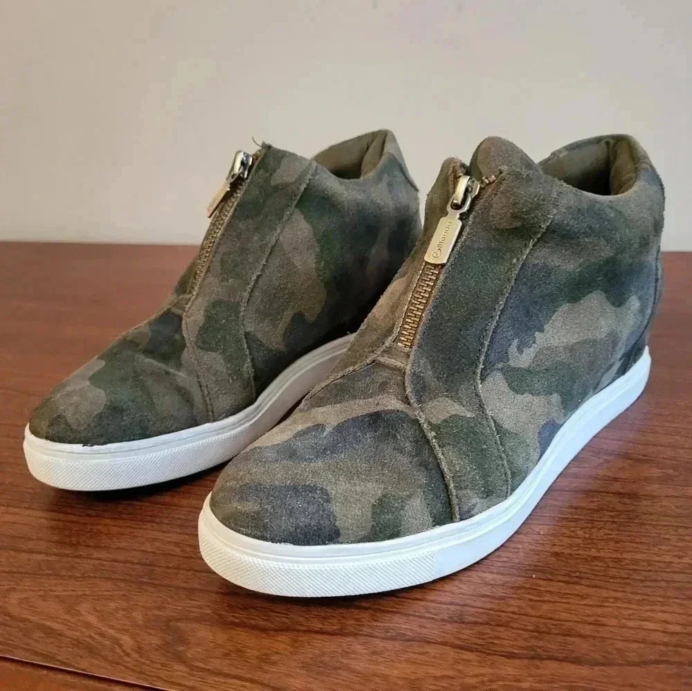 BLONDO Glenda Camo Green Waterproof Hidden Wedge Zip Sneakers(8)